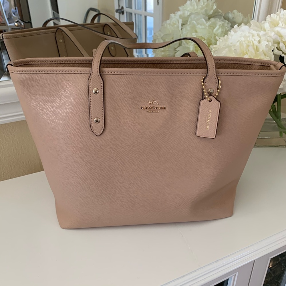 COACH Pebbled Leather Handbag EUC